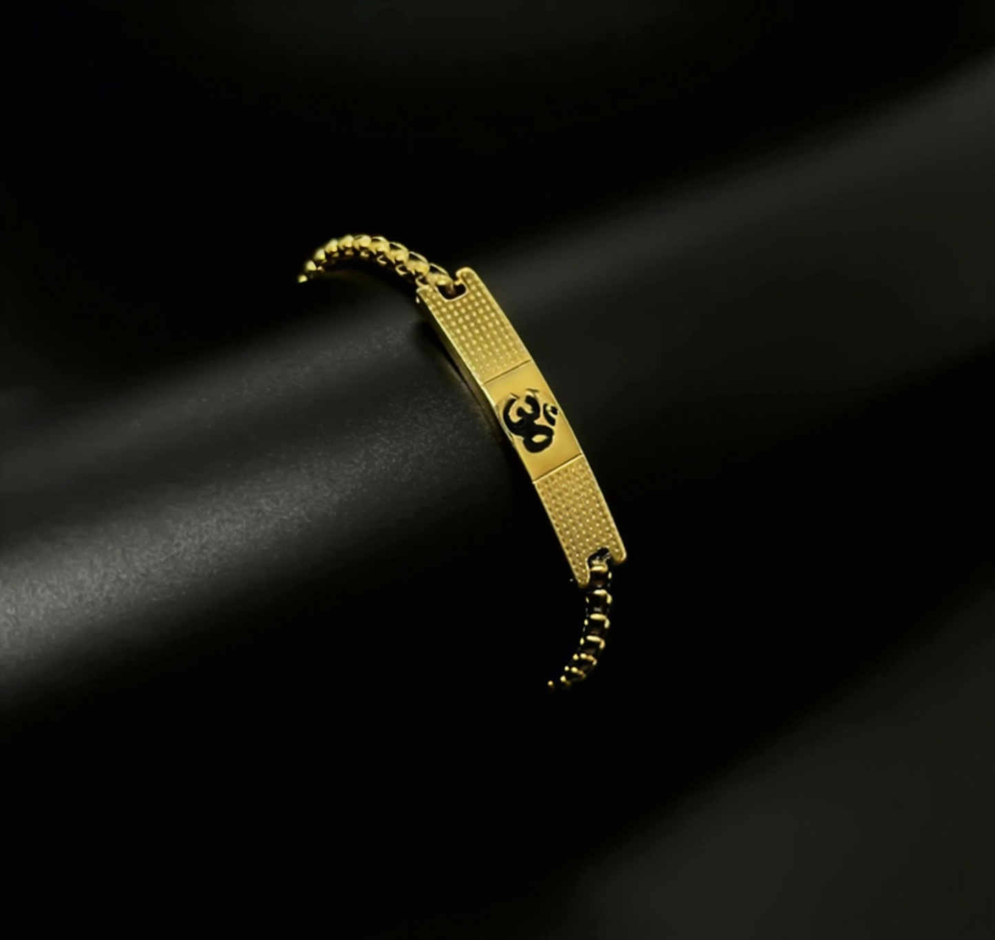 Om Loose Gold Bracelet For Men